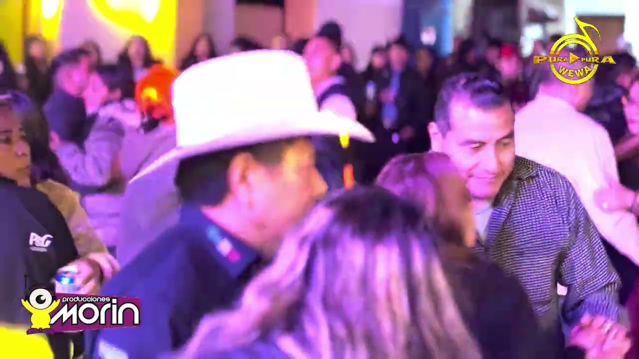 Grupo soñador de Lino Alonso en salón factores 