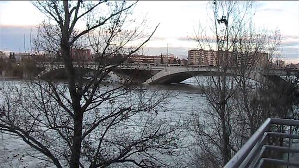 CRECIDA DEL EBRO EN ZARAGOZA DESDE LOS PUENTES,ALMOZARA,SANTIAGO,PIEDRA Y DEL PILAR 2013 01 20
