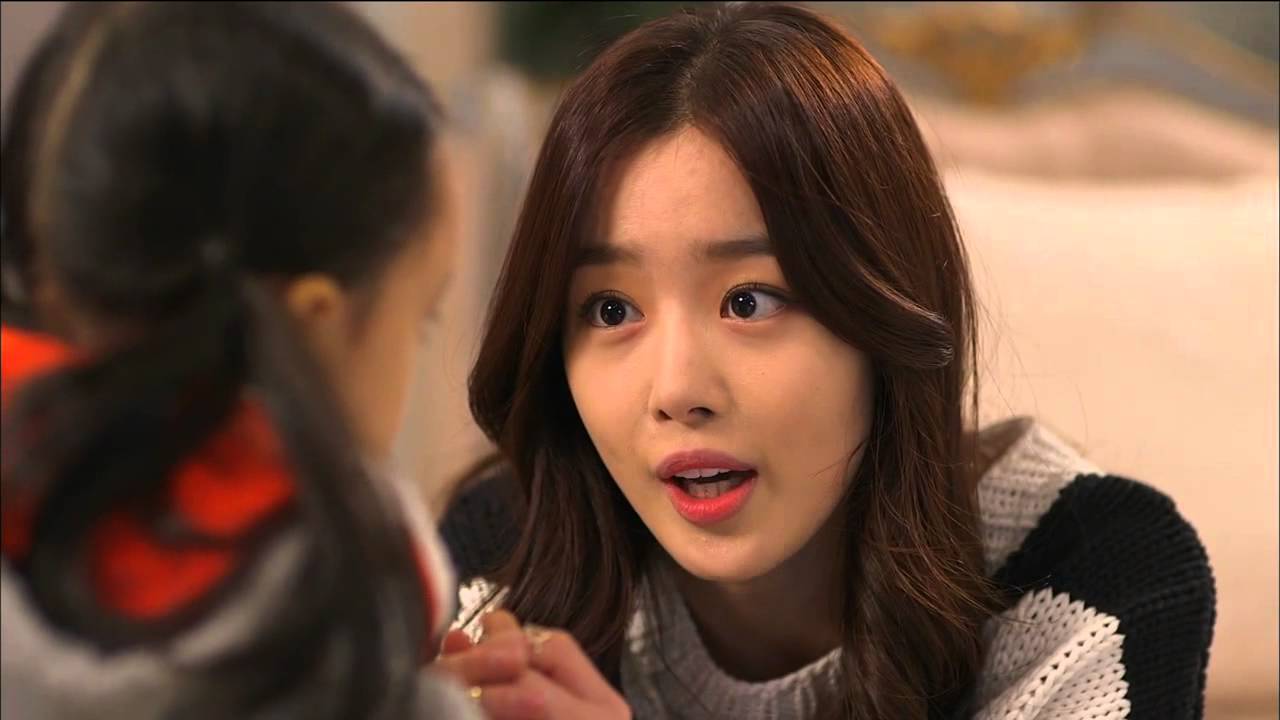 [HOT] 장미빛 연인들 16회 - 장미(한선화), 초롱이(이고은)에게 연락하라며 몰래 휴대폰 줘 '숨길 수 없는 모성애' 20141207