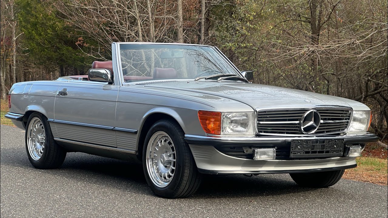 Mercedes-Benz 560SL 1987 года выпуска, цвет Astral Silver, кожаный салон Medium Red, 27.11.2025