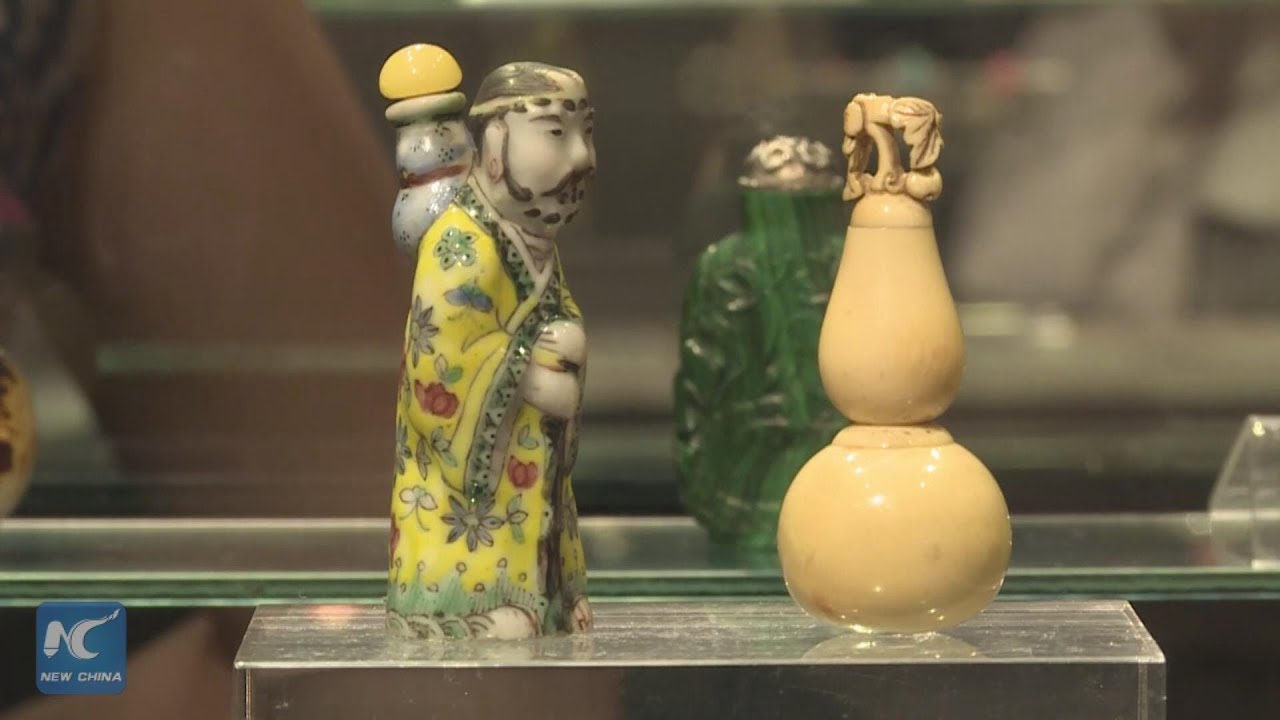 Message in a bottle!  Chinese snuff boxes wow visitors in Buenos Aires