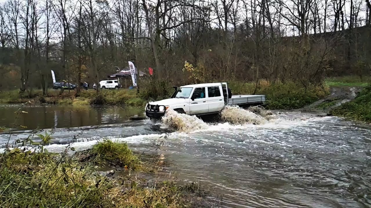 Toyota Land Cruiser J7 + HZJ76 (GRJ76 6x6): off-roading