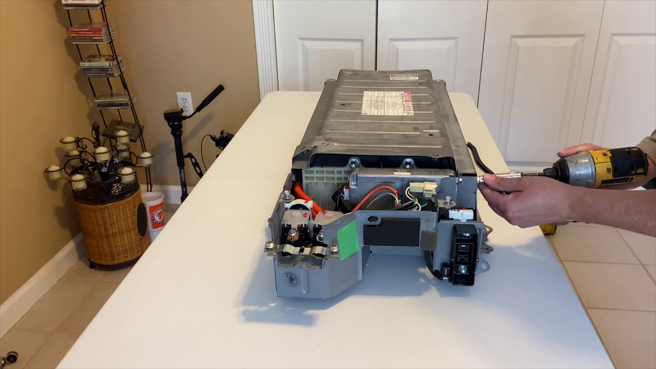 Como reparar la Batería de un Toyota Pruis 2007.(Mira la version actualizada en el enlace abajo)