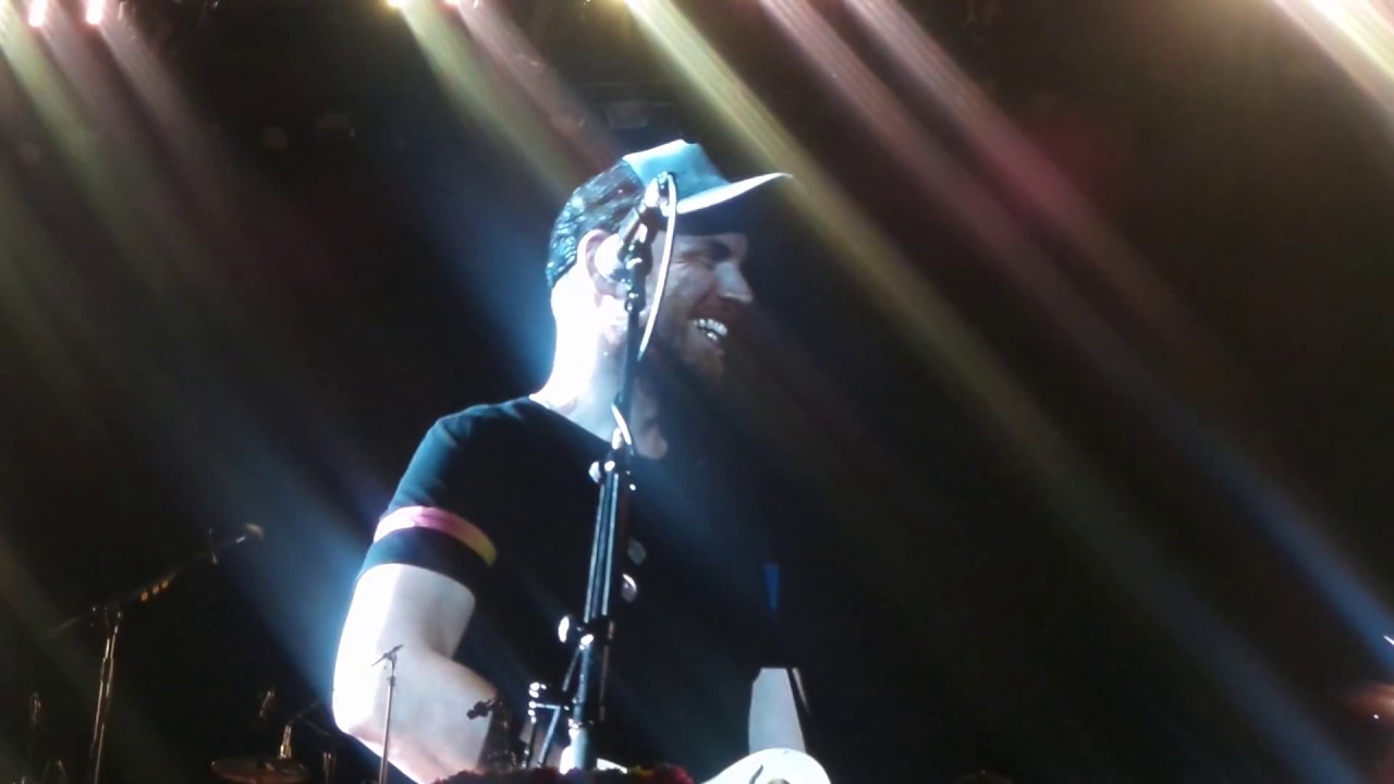 Coldplay LIVE Leipzig - Chris Martin calling Jonny Buckland 
