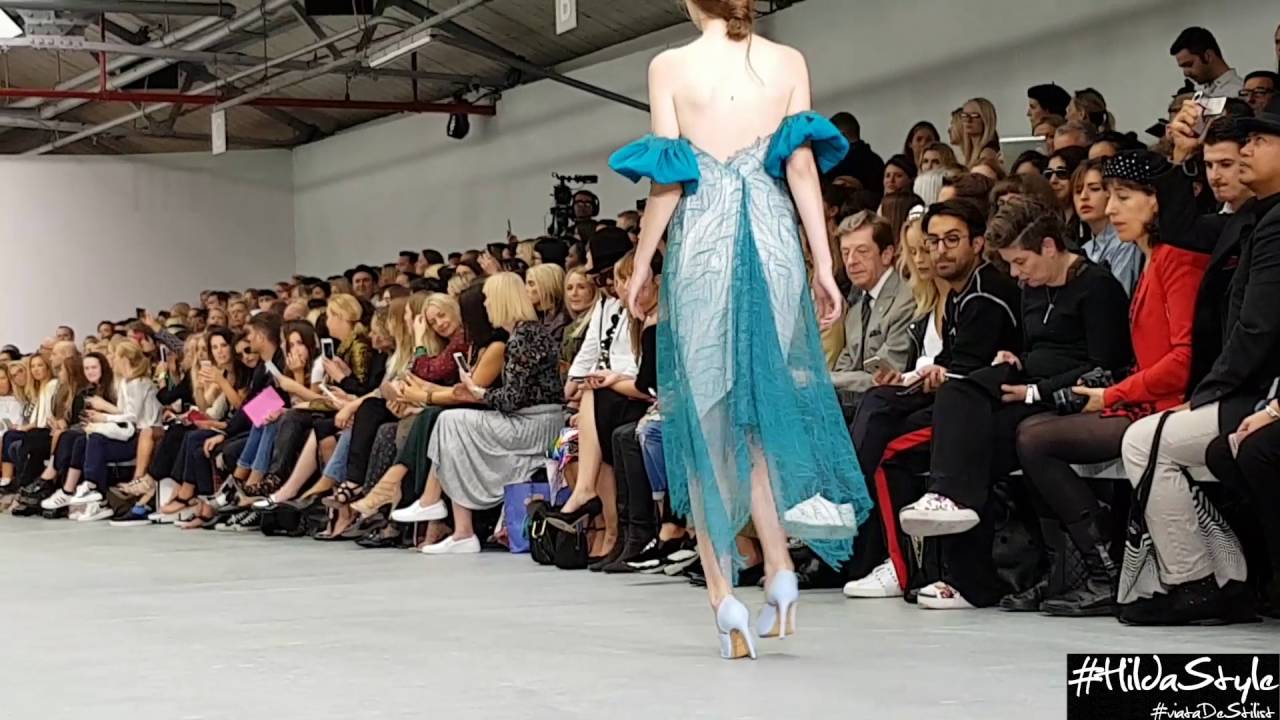 Cinderella Epic Shoes Fail @ London Fashion Week 2016 - High Heels fall