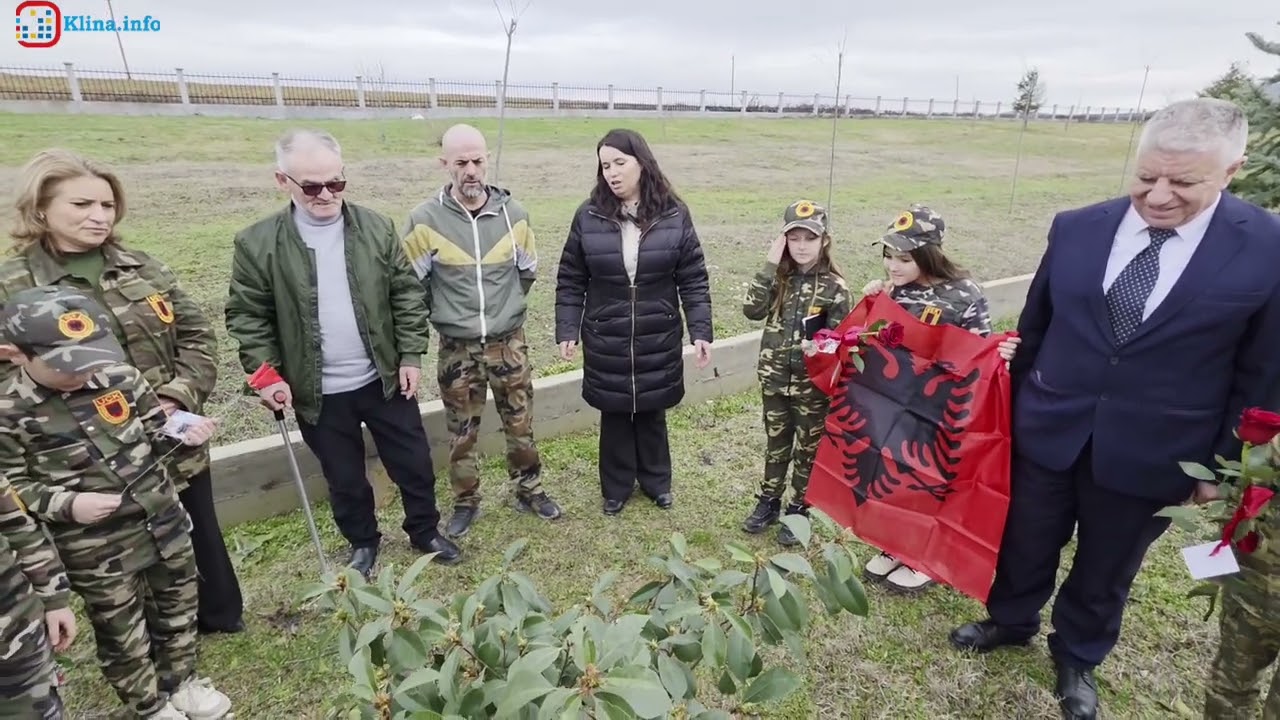 Shoqatat e dala nga lufta dhe  nxënësit e shkolles  në Klinë  parakalojnë kah varrezat e dëshmorëve 