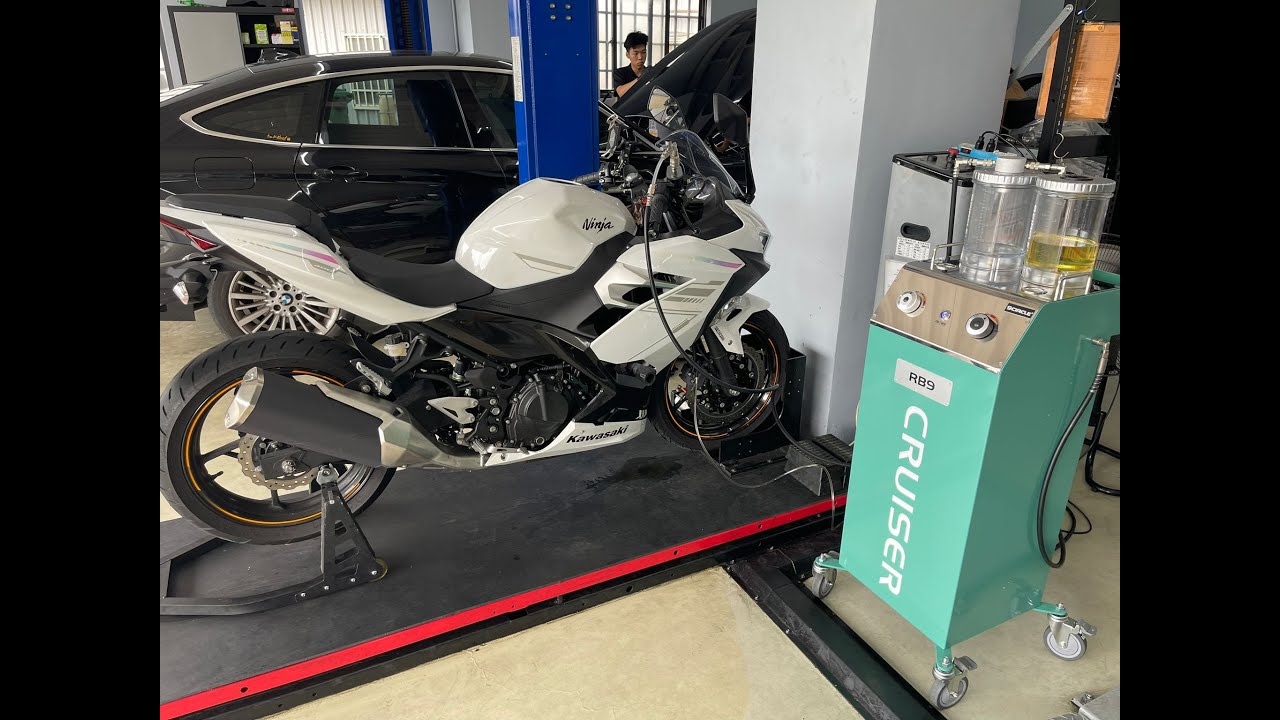 RB9 Motorcycle Brake Fluid Exchange Machine Instructional Video