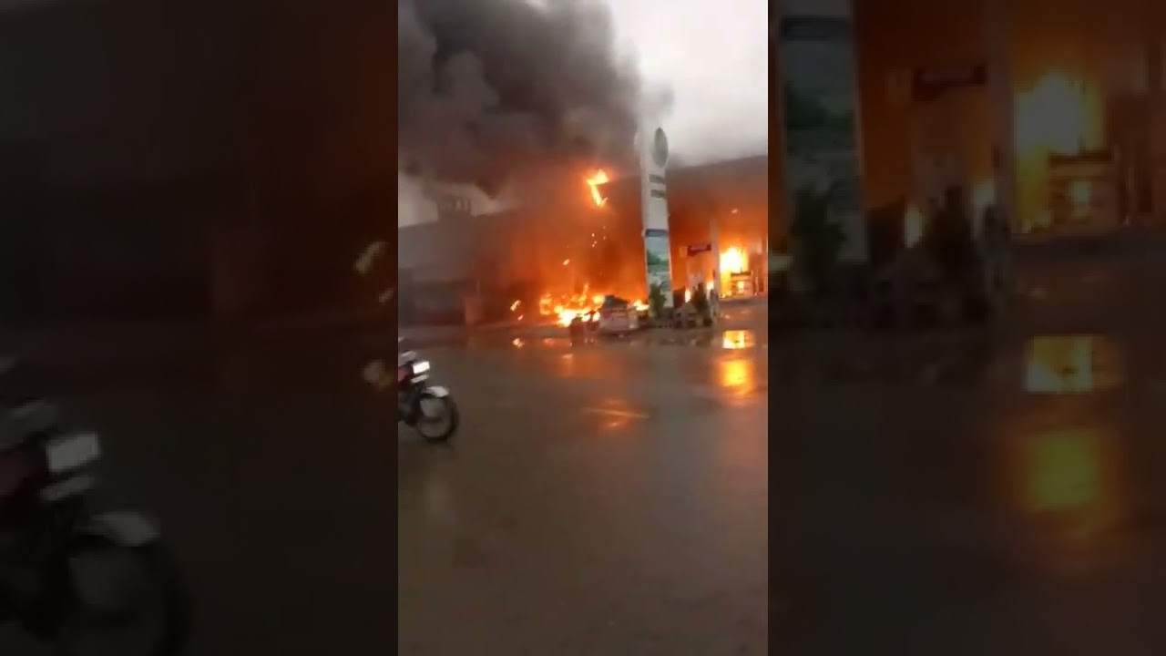 Pakpattan 19sp Chowk ma fire 🚒🔥 lag gayi | MalikAwaisKhokharOfficial