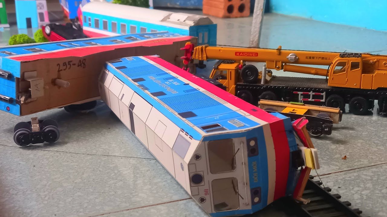 THE TOY TRAIN SE25 HIT A STUPID CAR TRY TO CROSS THE RAILWAY! NGUY HIỂM TÀU HỎA MÔ HÌNH TÔNG Ô TÔ!!