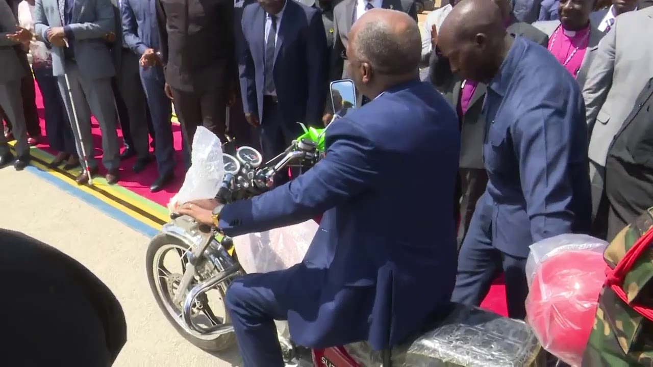 RAIS DKT MAGUFULI AKIZINDUA  JENGO LA MAKAO MAKUU YA  TARURA ENEO LA MJI WA SERIKALI - MTUMBA