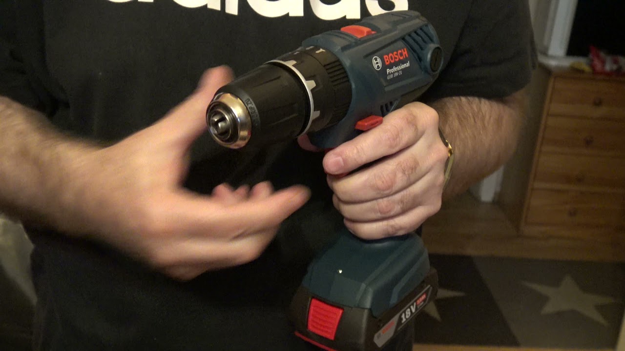 Akumulatorowa wiertarko-wkrętarka Bosch Professional 18 V GSB 18 V-21 i zestaw akcesori&oacute;w.