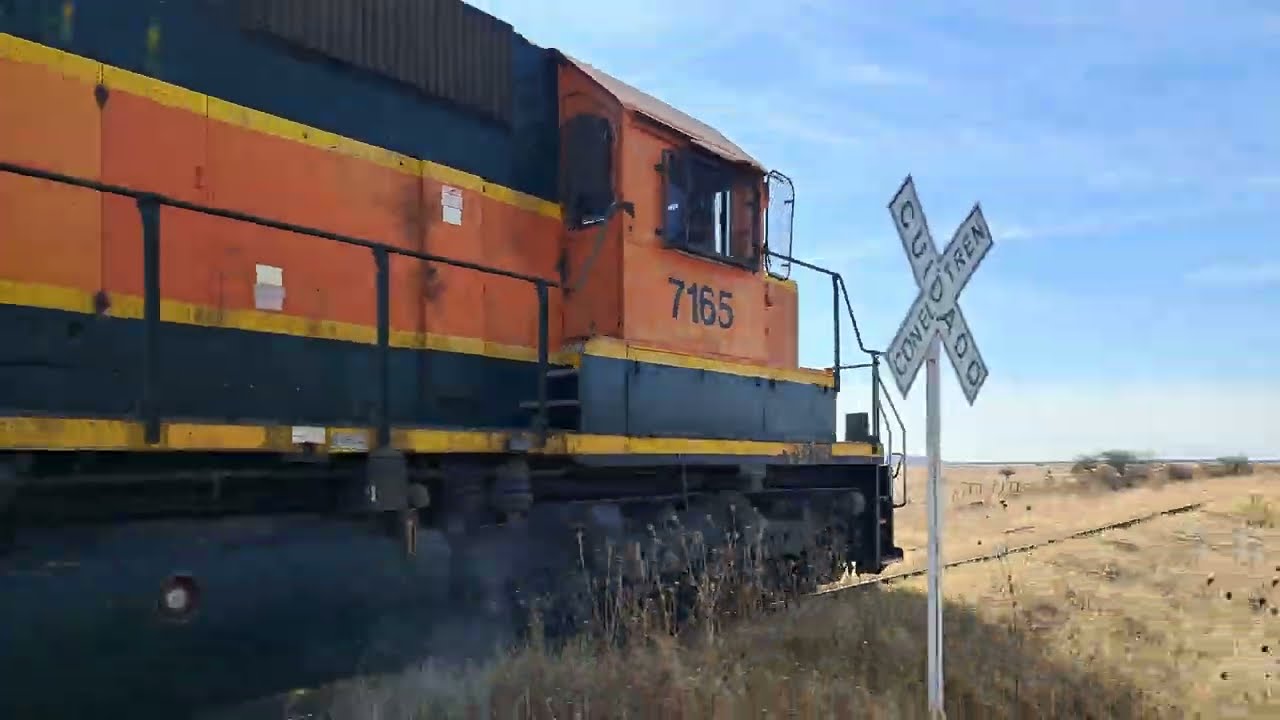 FERROCARRIL COAHUILA-DURANGO, Directo sur tren especial de rackas automotriz en estación chorro.