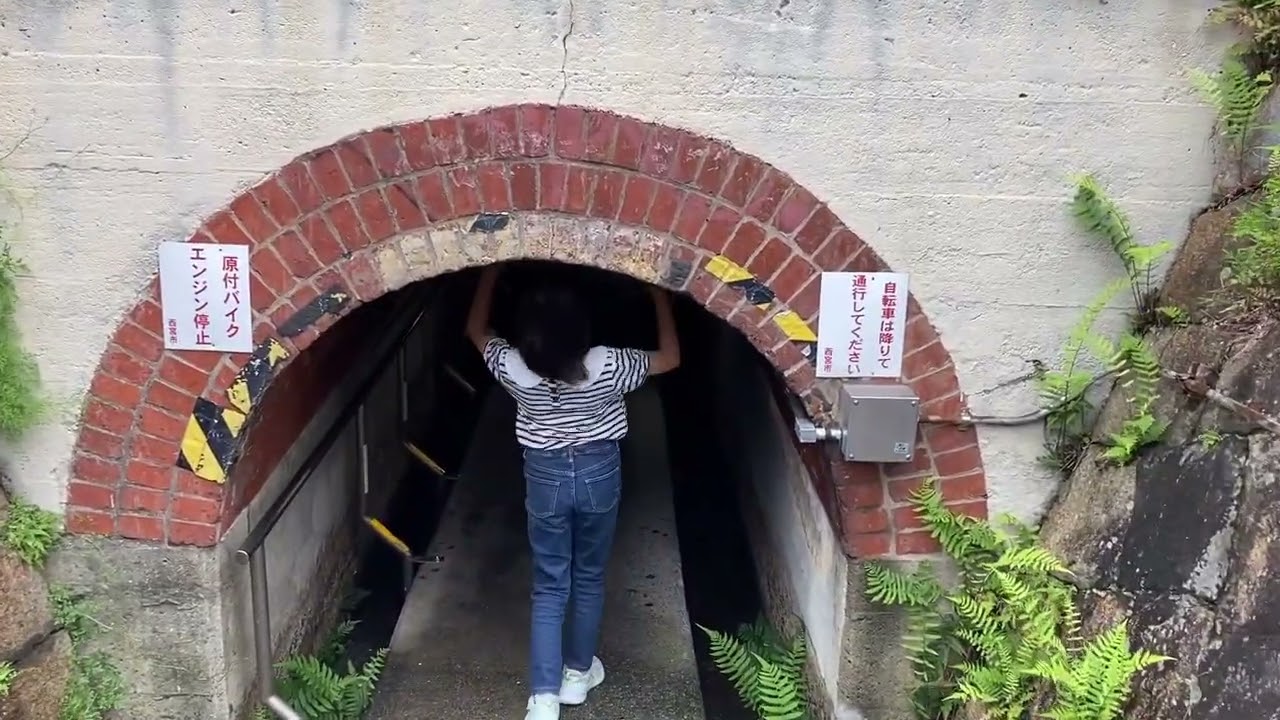 甲子園口のマンボウトンネル　　　高さ１３３cmの低いトンネル