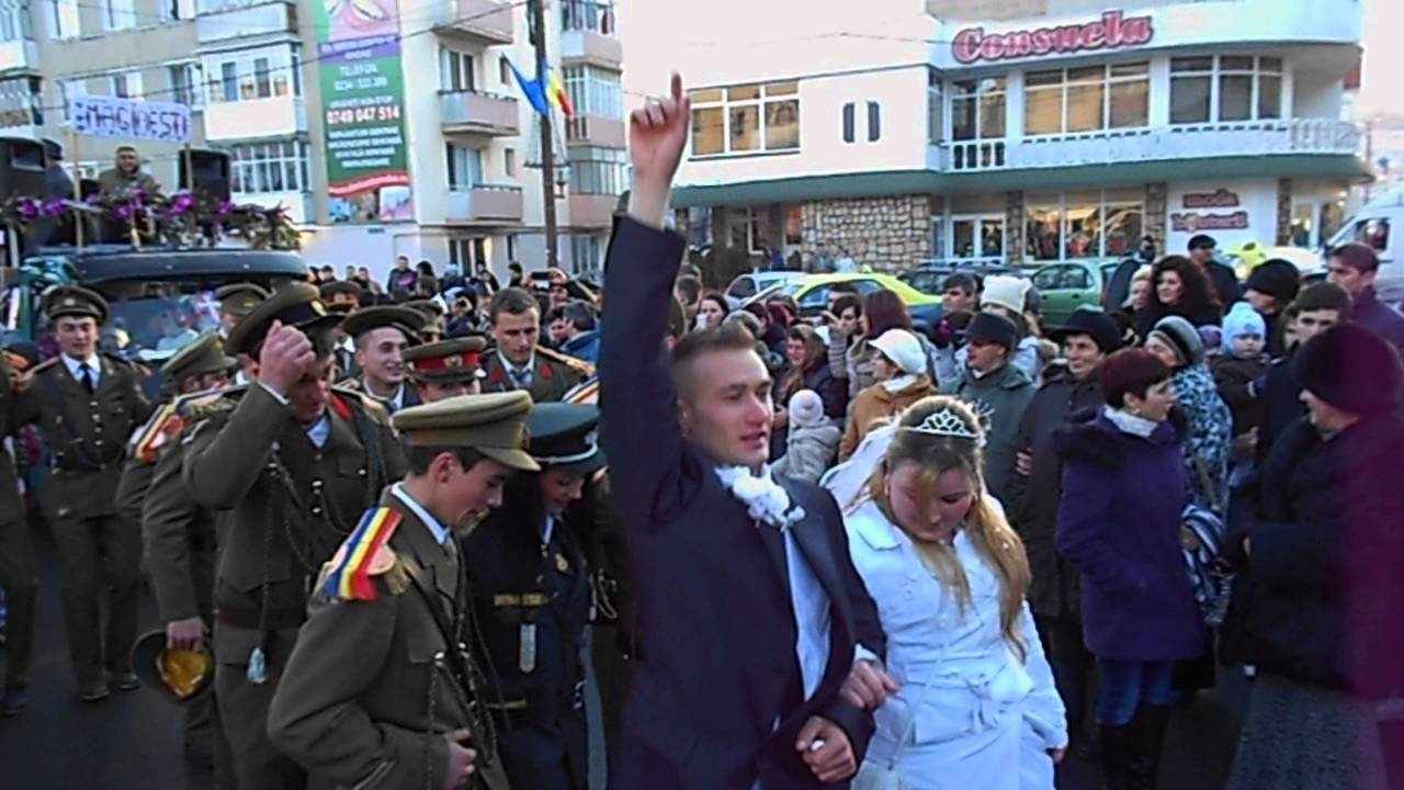 capra magirestiului parada moinesti 2014 (3 nebuni)