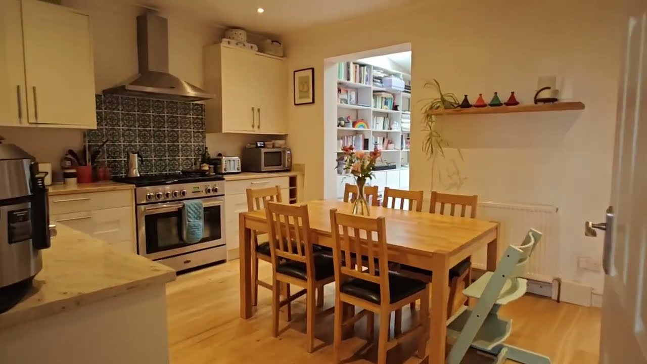 4 bedroom house for sale Charlecote Grove - Hunters Forest Hill SE23