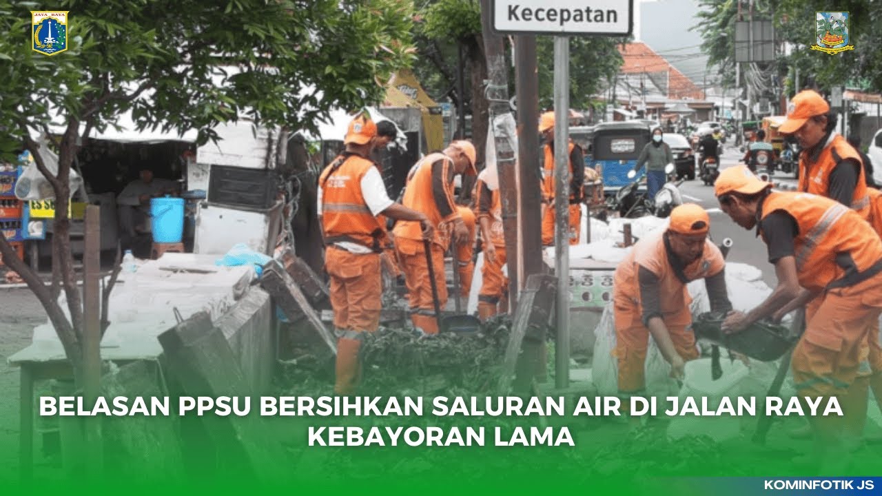 BELASAN PPSU BERSIHKAN SALURAN AIR DI JALAN RAYA KEBAYORAN LAMA