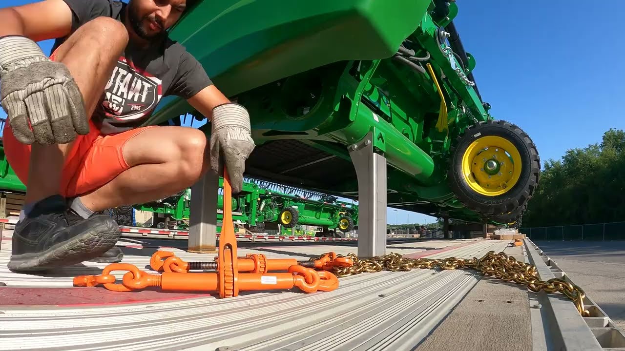 Flatbed trucking is different lifestyle than dry-van and reefers | Hauling 48 ft JOHN DEERE cutter |