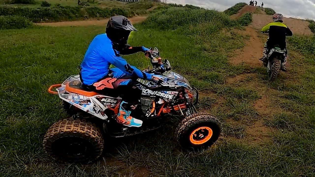 Ten to jest świr na tym quadziszu Born2Ride Przeleciał 22metry, jesteśmy u Motogangu cz.2