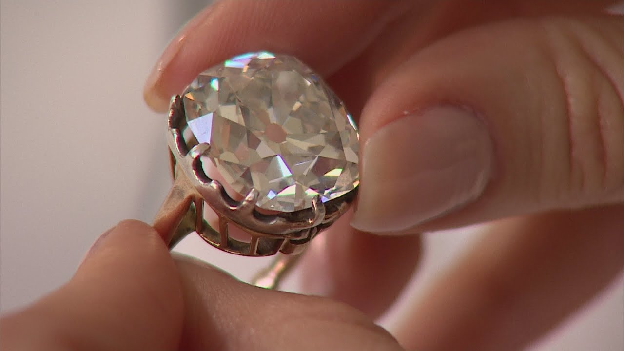 Diamond ring bought for &pound;10 at car boot sale expected to fetch &pound;350k