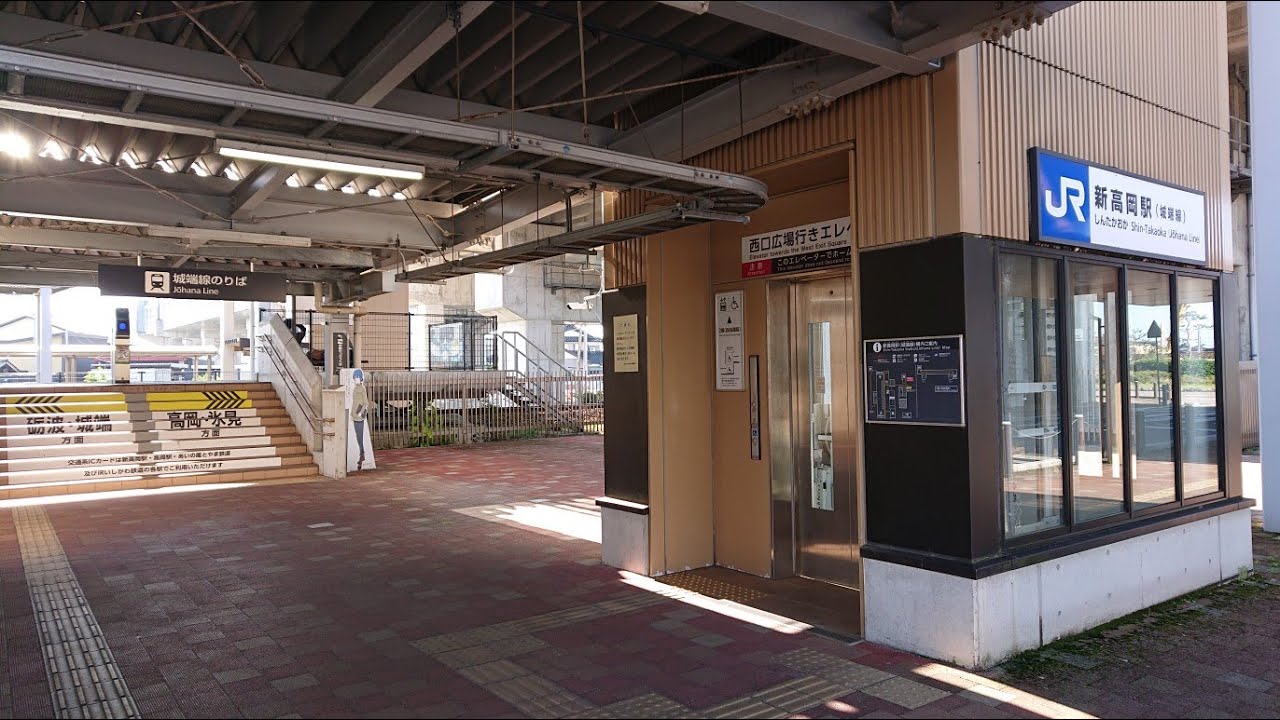 新高岡駅の連絡通路エレベーター ホーム側 三菱製