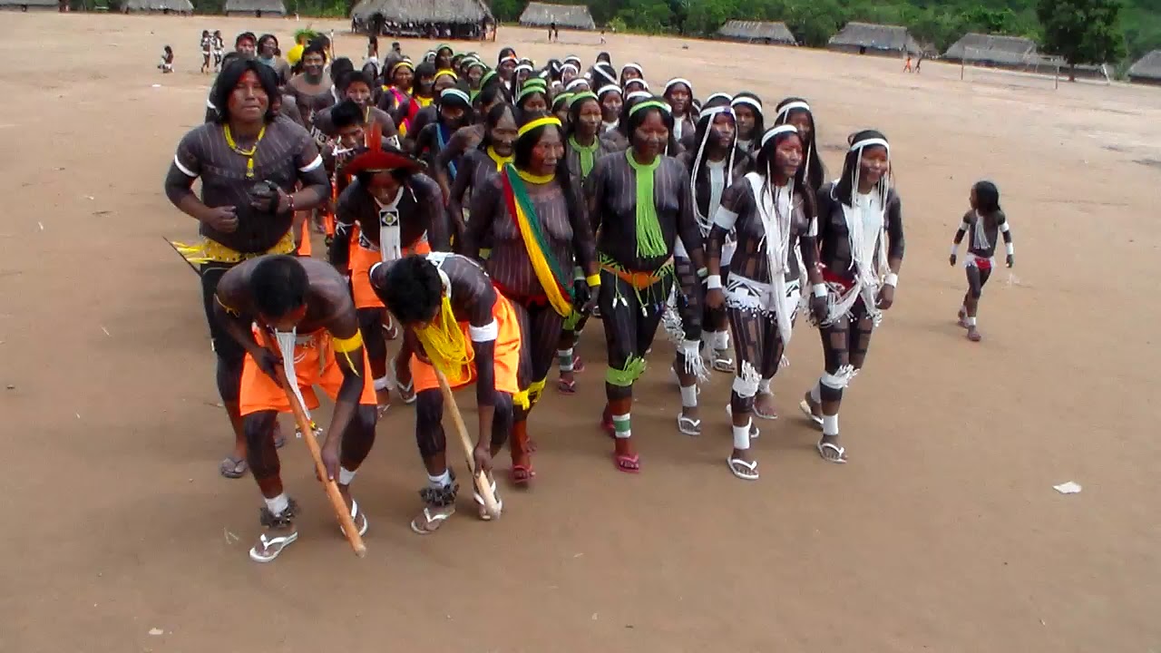 Cultura Kayapó mebengokre  festa da MANDIOCA.