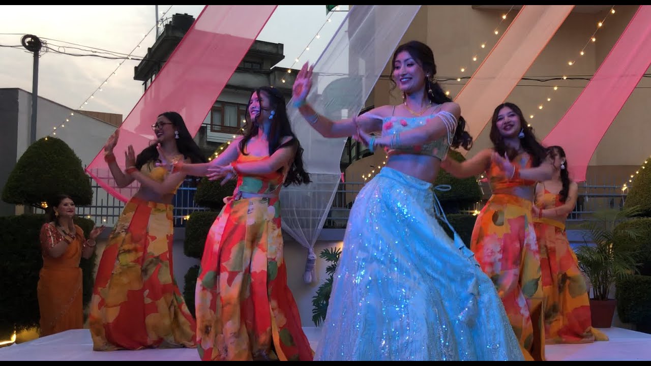 Bride & Sisters' Surprise Dance that left everyone in tears 🕊️ Watch till the End! #mehndi #wedding