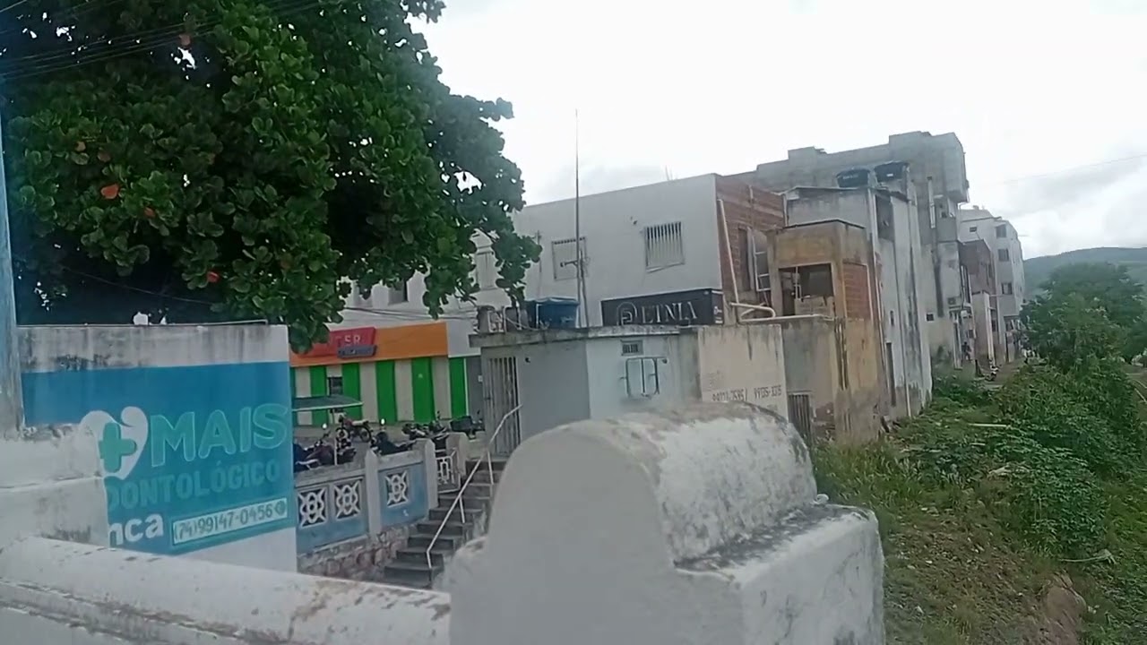 VARDINHO REPÓRTER  NO CENTRO DA CIDADE DE ITIUBA NORDESTE BAIANO  ESTADO DA BAHIA BRASIL 