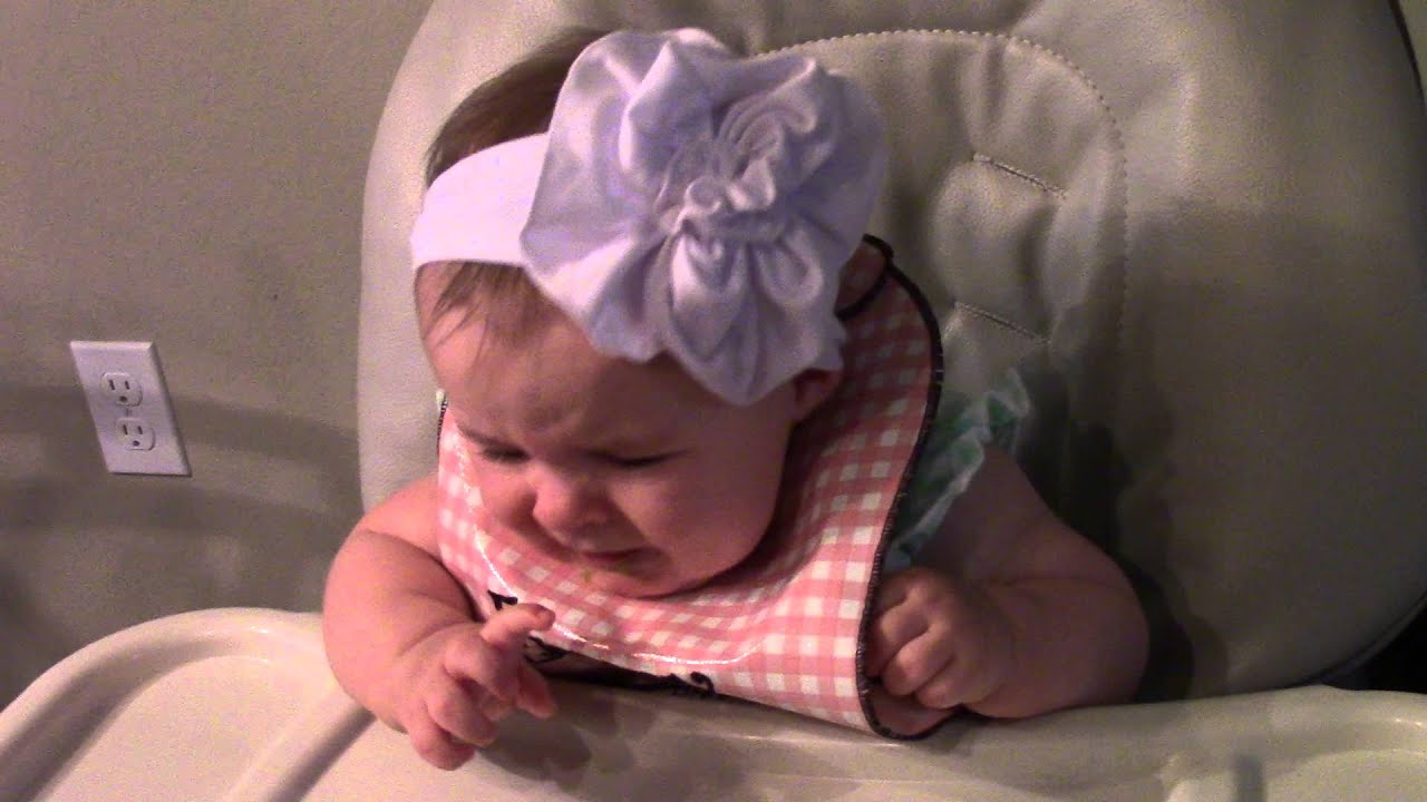 Baby Emmy tries Grammy's green beans!