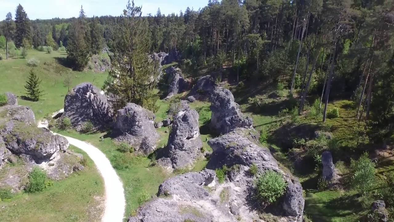 Flug über das Felsenmeer im Wental - Ostalb
