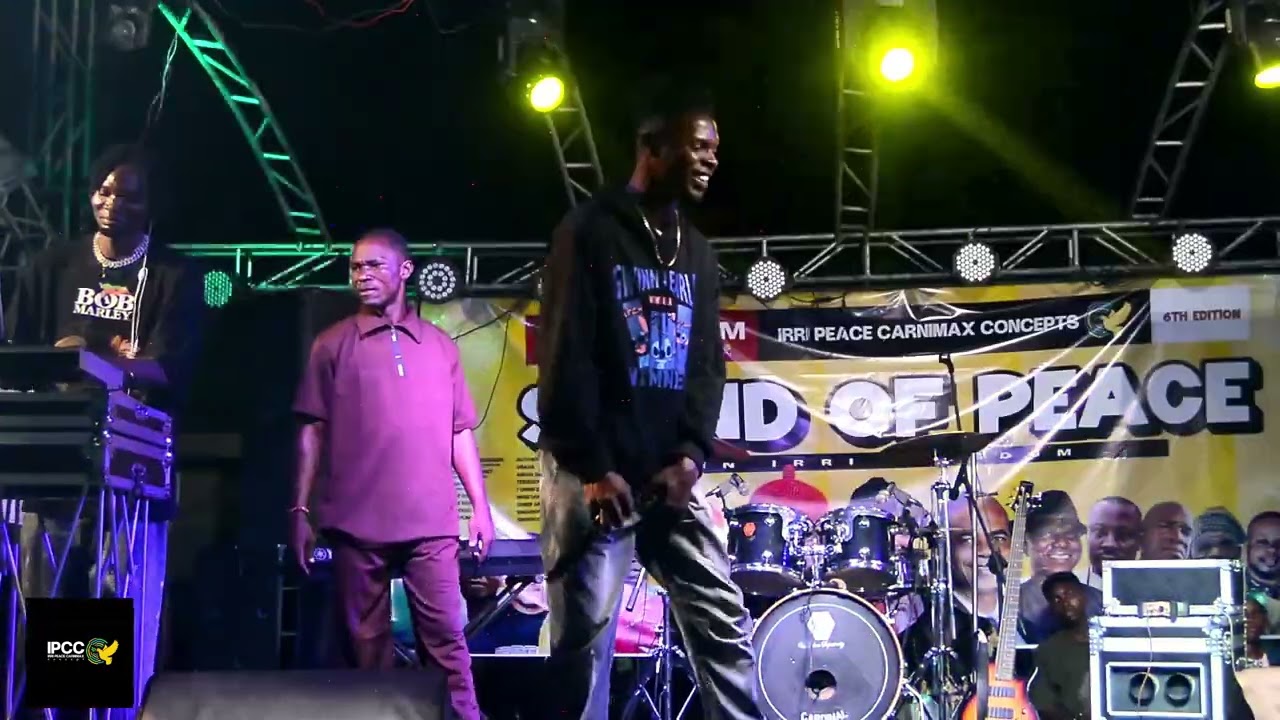 Energy for energy, vibes on vibes, enjoy Da blizz owoloma on stage at irri peace Carnival ❤️
