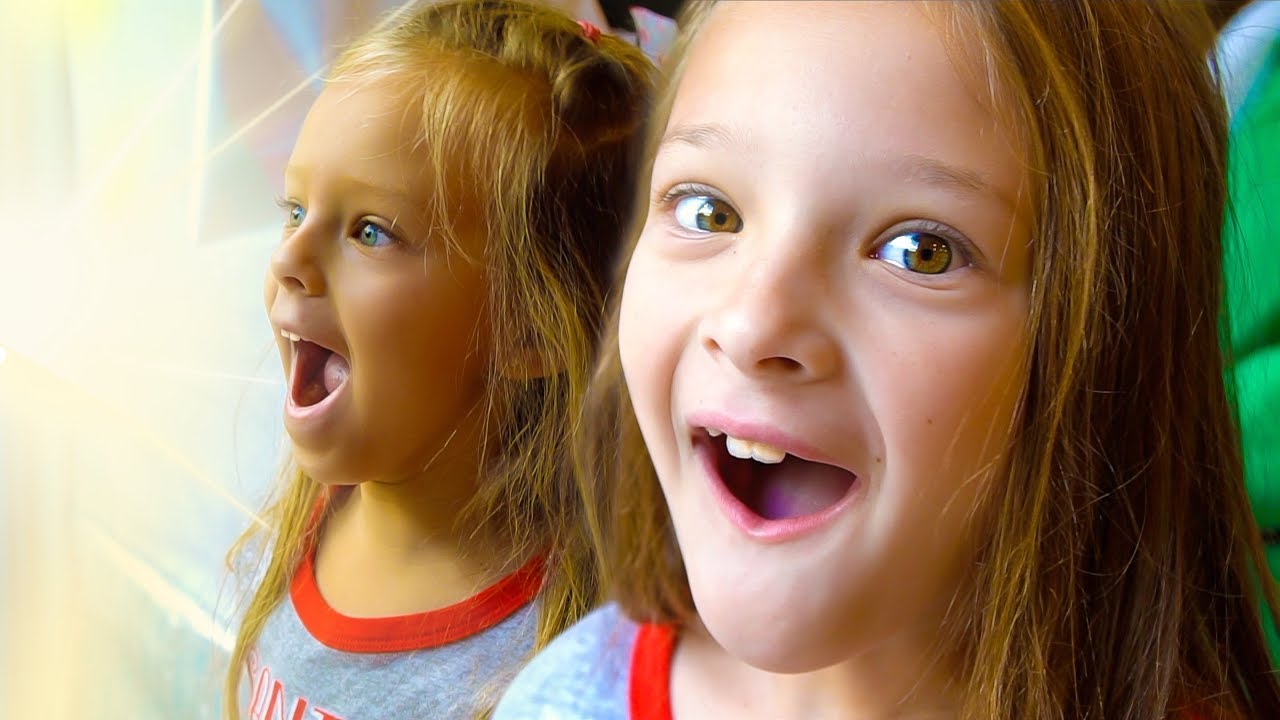 SISTERS SECRET MYSTERY PRESENT! Christmas Morning Present Opening! Johnson Fam Special 2018