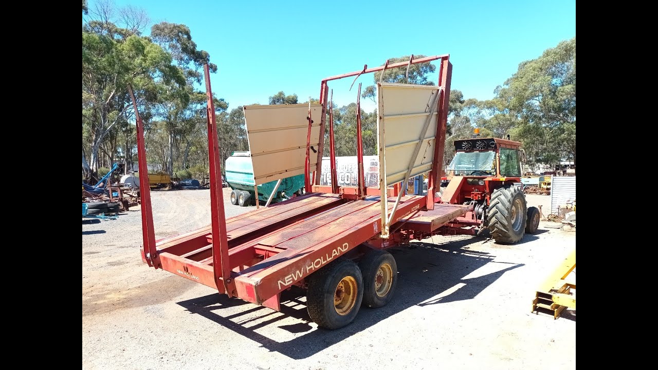New Holland 1036 Bale wagon