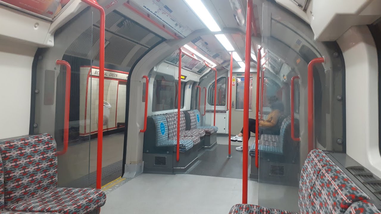 Central Line - 1992 Stock - Carriage Unit - (93054) - Liverpool Street - Stratford - 27/03/2024