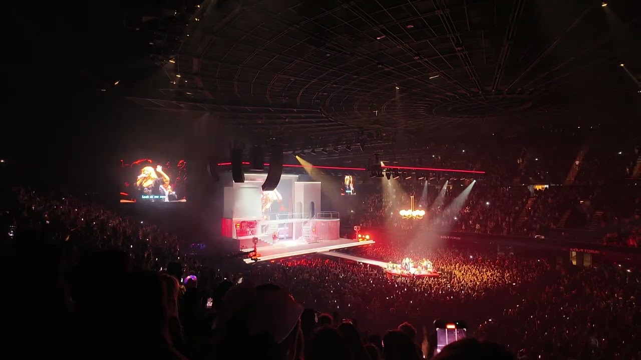 Sabrina Carpenter Mamma Mia at The Forum