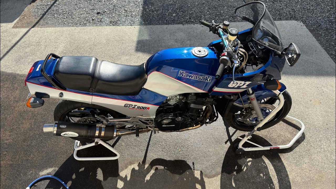 ［GPZ900R］　2026.1.1 本年も宜しくお願いします。　青忍者のリアショックの交換をしました♪  #GPZ900R