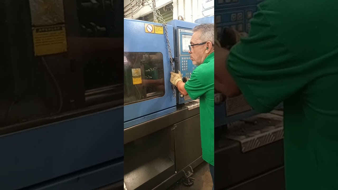 troca  de  molde e preparação de   máquinas injetoras
