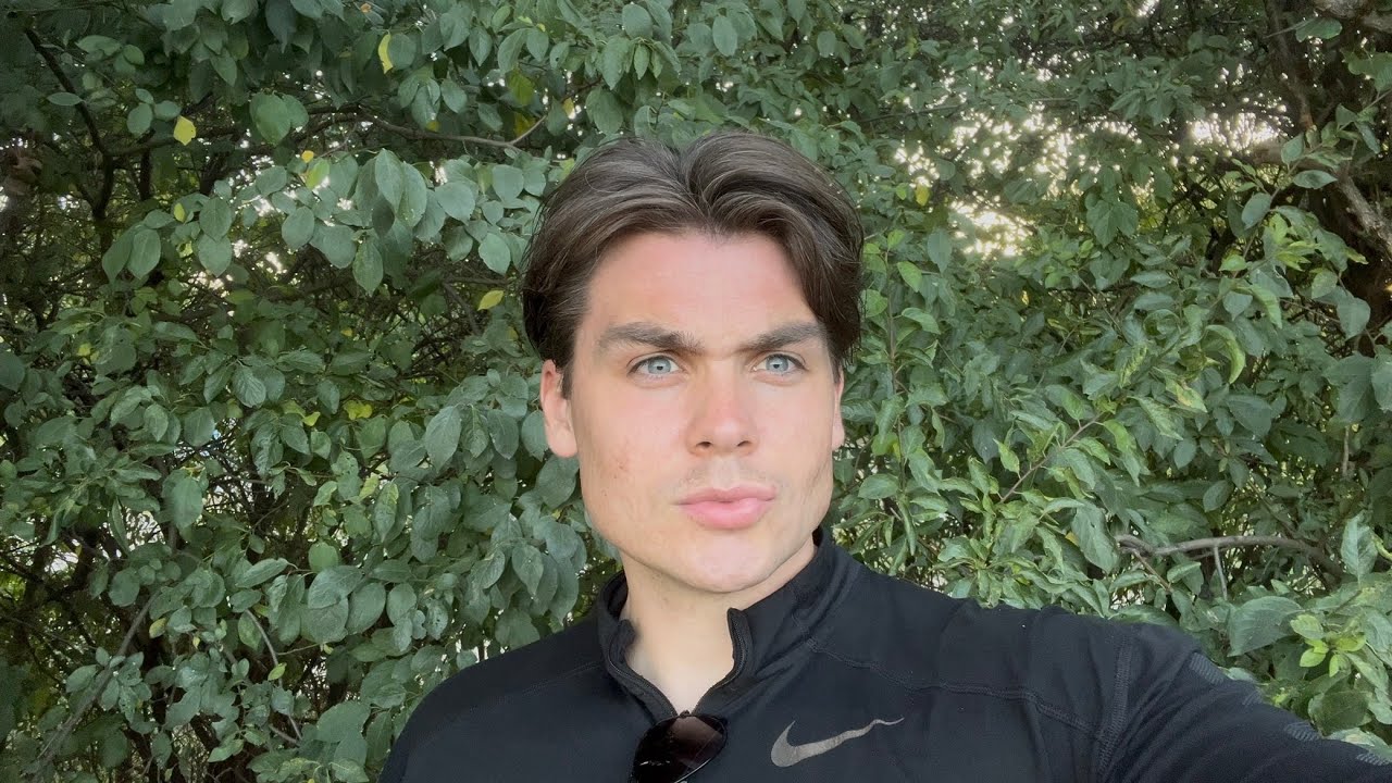 Why everyone hates attractive men 