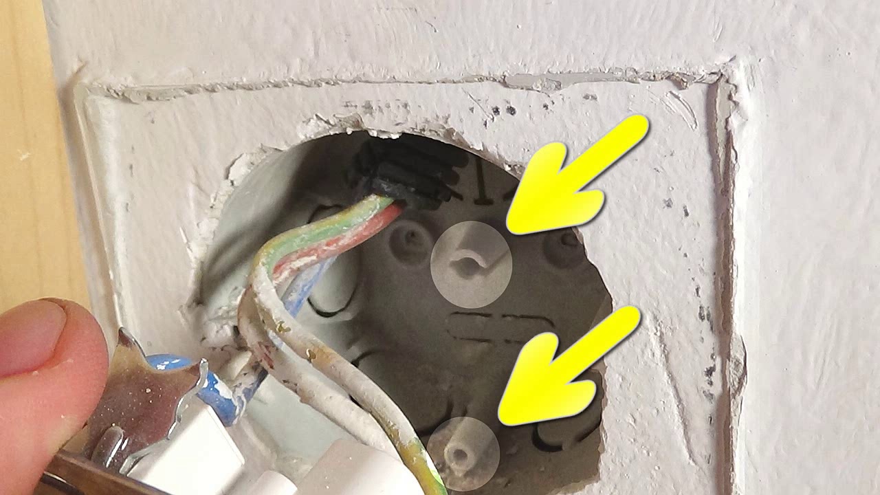 Reparatie priza iesita din perete