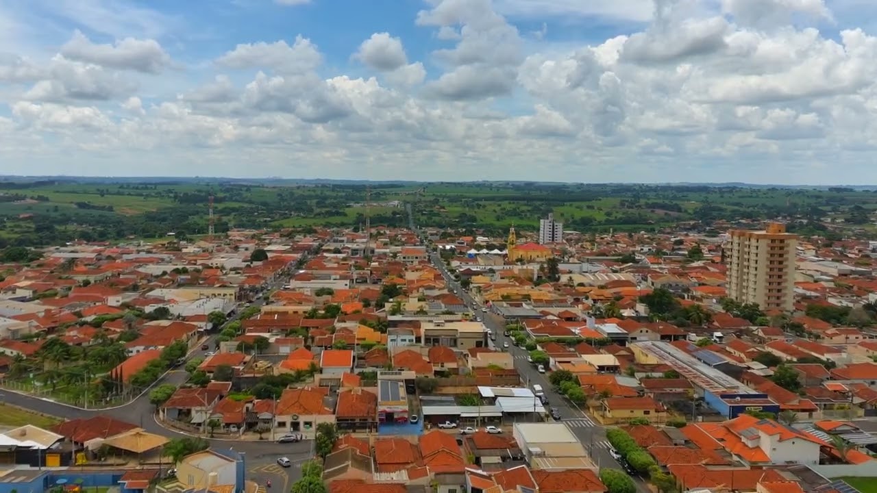 Log reng de 9 km atravessando a cidade 