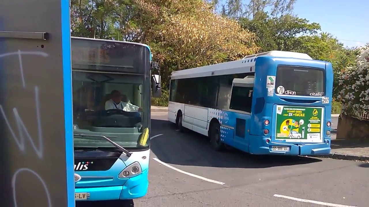 Croisement des Heuliez GX 127 n°319 et n°297 de la Sodiparc | Ligne 14 - réseau Citalis