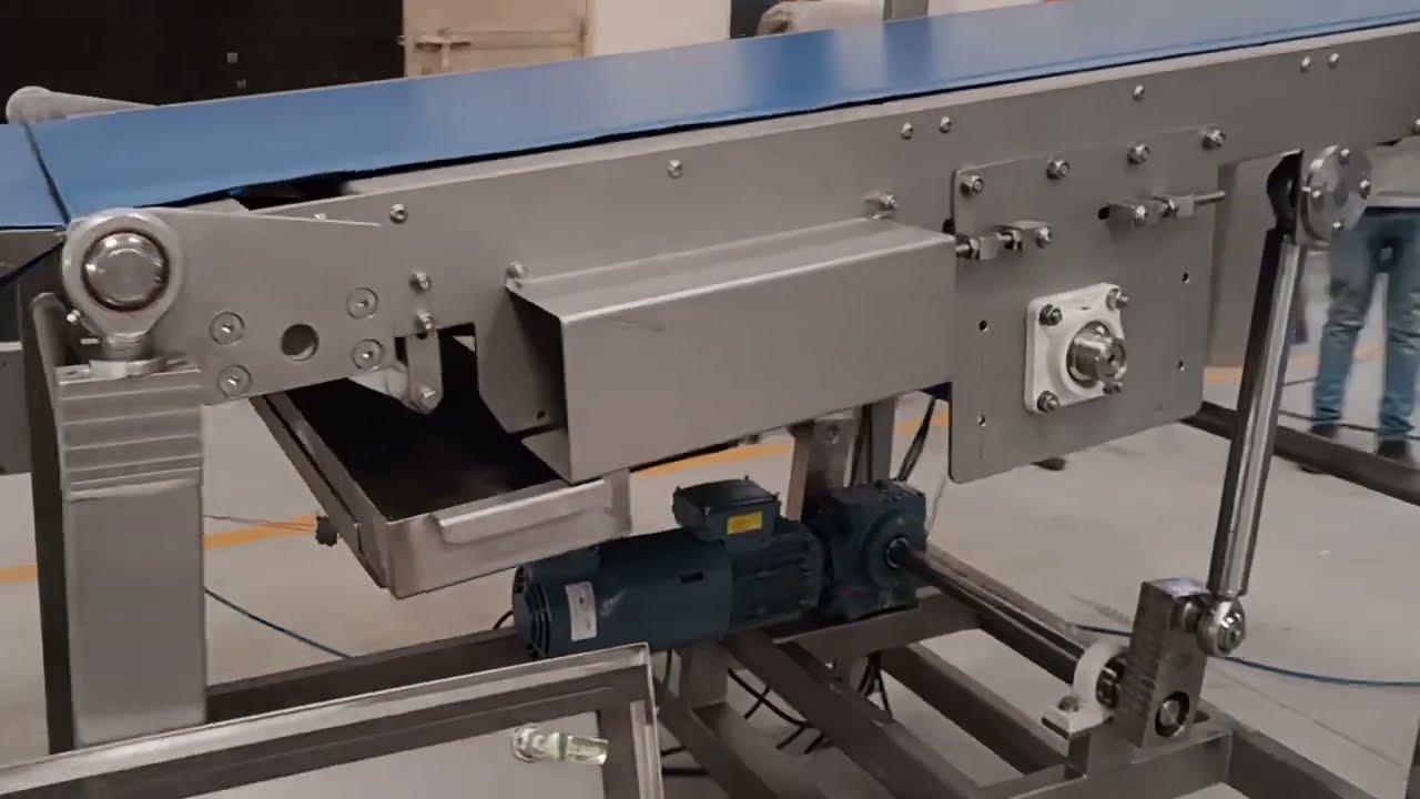 Pivoting conveyor From Kanchan Metals