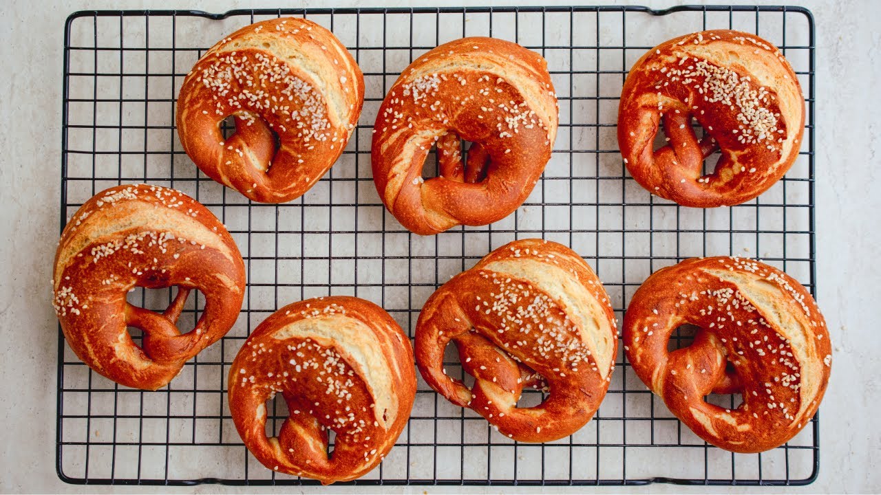 Mai ușor decât crezi și mai buni decât la patiserie! 🥨 Covrigi opăriți făcuți acasă!