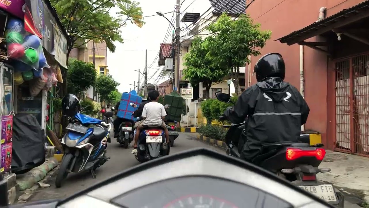 Suasana jalan ngabuburit sore di Kunciran | Tangerang