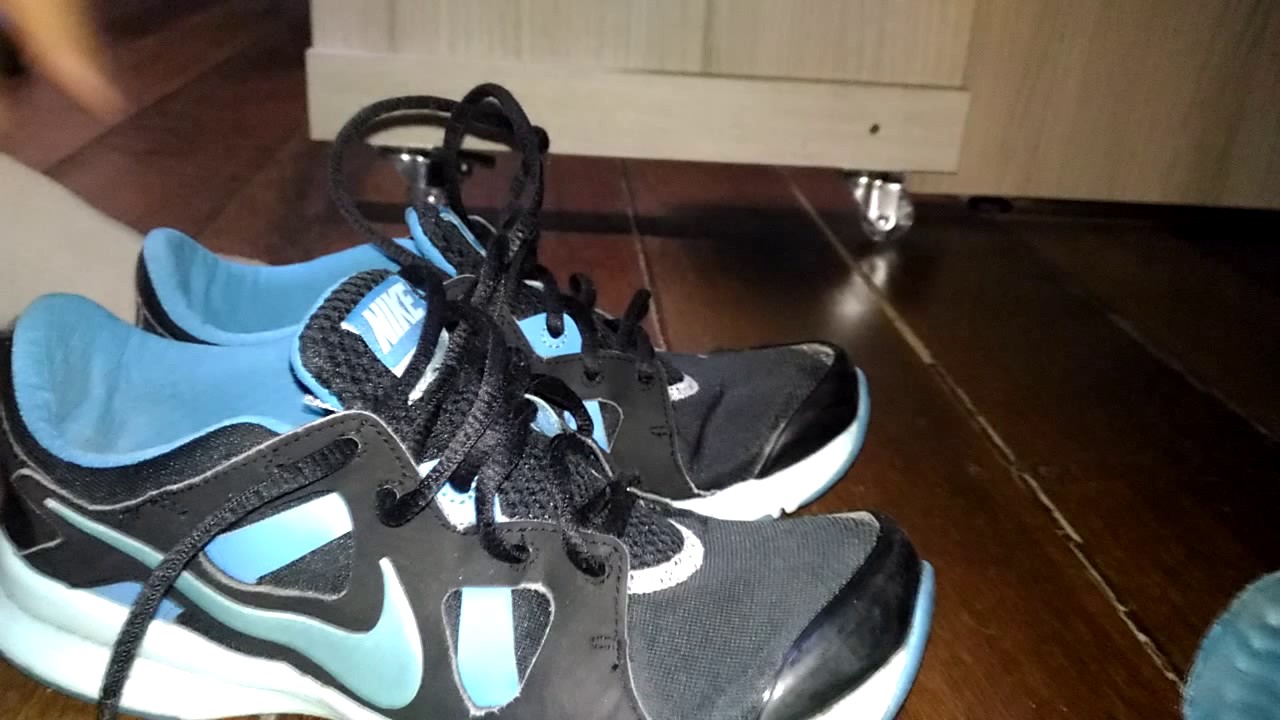 Trying my gf sneakers and socks