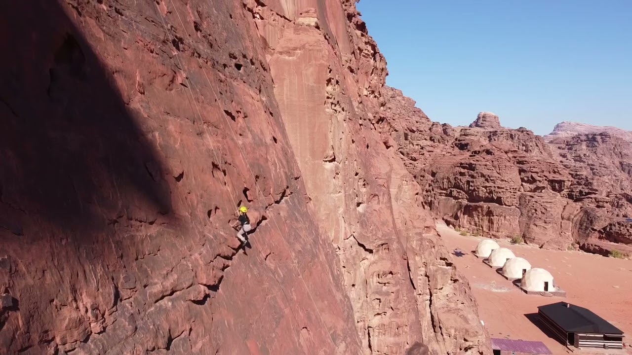 Kids rock climbing - Valentina at Wadi Rum