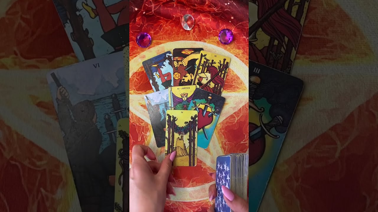 КОМУ ТЫ НЕ ДАЁШЬ ПОКОЯ🤯 КТО ПОСТОЯННО О ТЕБЕ ДУМАЕТ ? Онлайн таро расклад. Гадание онлайн. Shorts