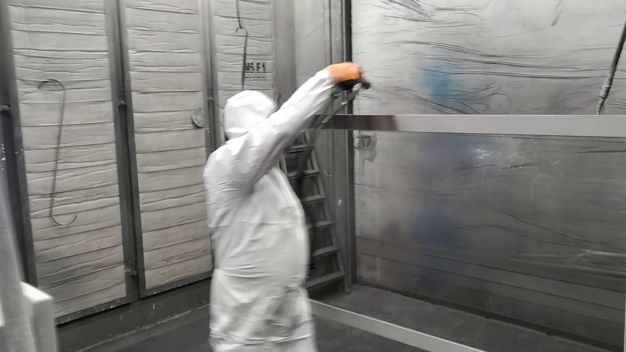 Striekanie dverí a rámu ( spraying the door and frame) Slovakia