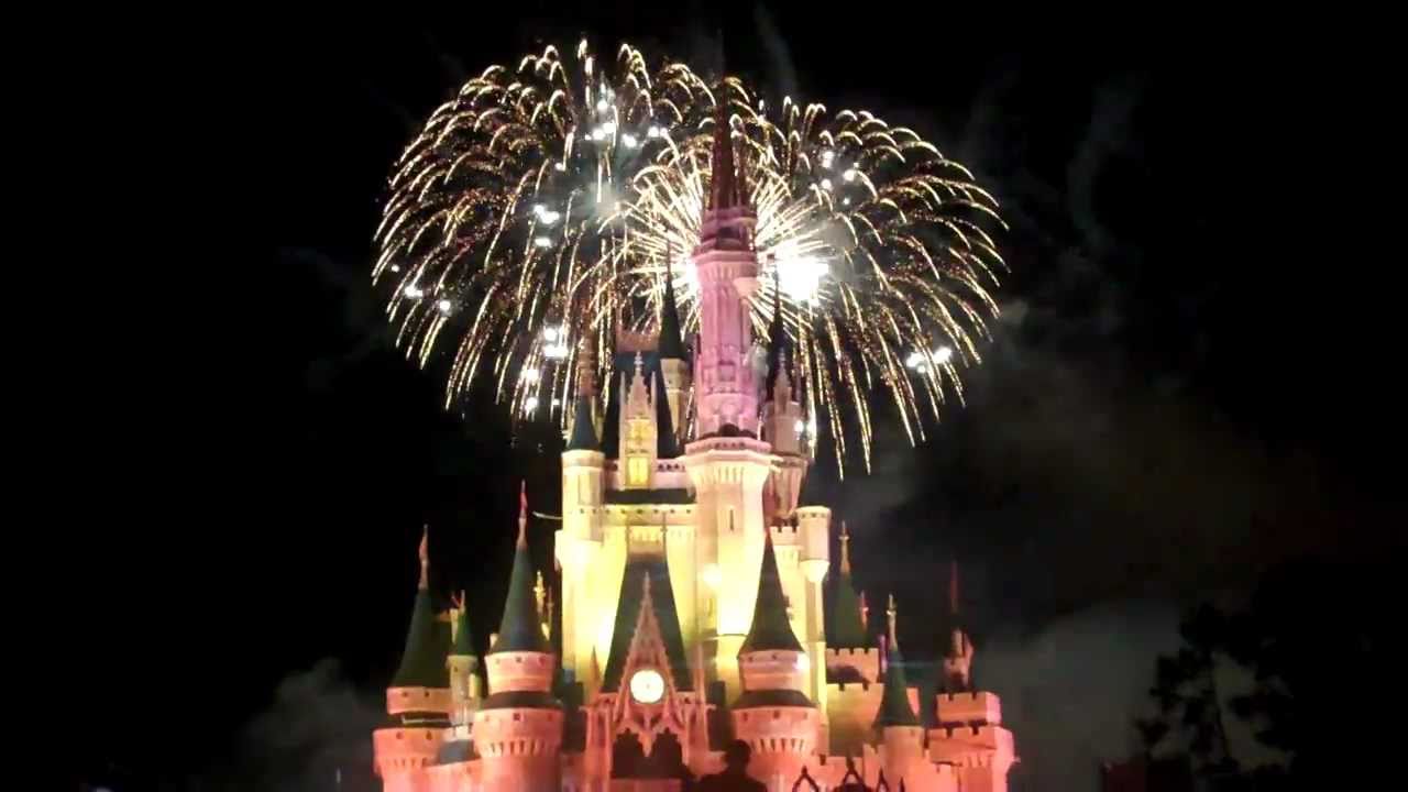 Holiday Wishes: A Spectacular Fireworks Celebration Christmas at Walt Disney World 2009