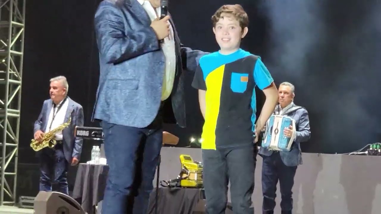 Conjunto Primavera cumple sueño de Gael , niño que toco la bateria  con  ellos