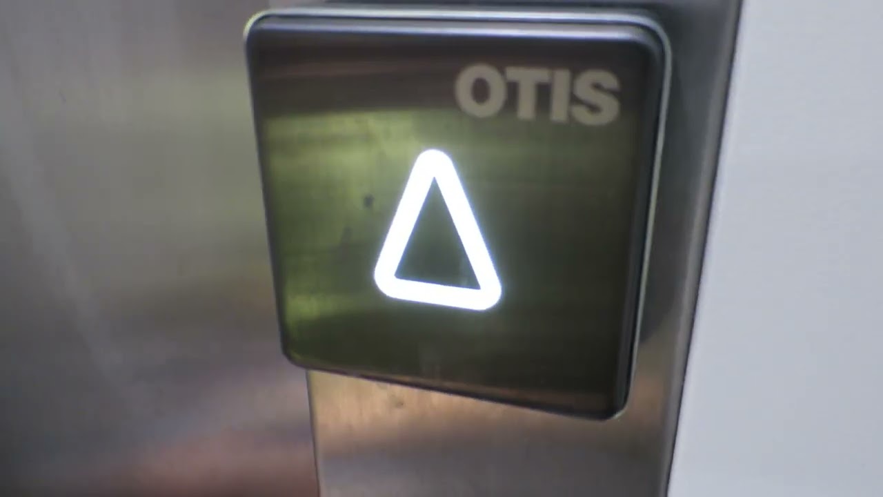 Otis elevator@fashion store, Brno, Czechia